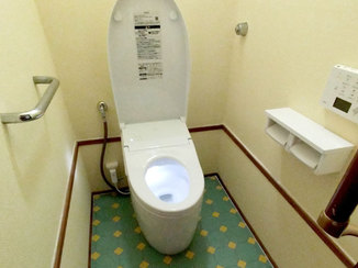 トイレリフォーム フタが自動開閉する、便利でお手入れもラクなトイレ
