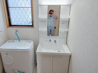 洗面リフォーム 壁付け水栓のお手入れしやすい洗面化粧台